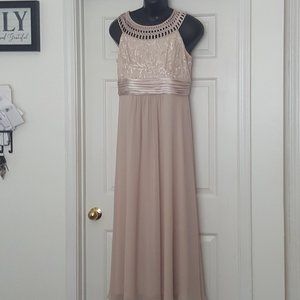 Women’s Formal Dress Size 14 Jessica Howard Beige Pleated  Halter Gown